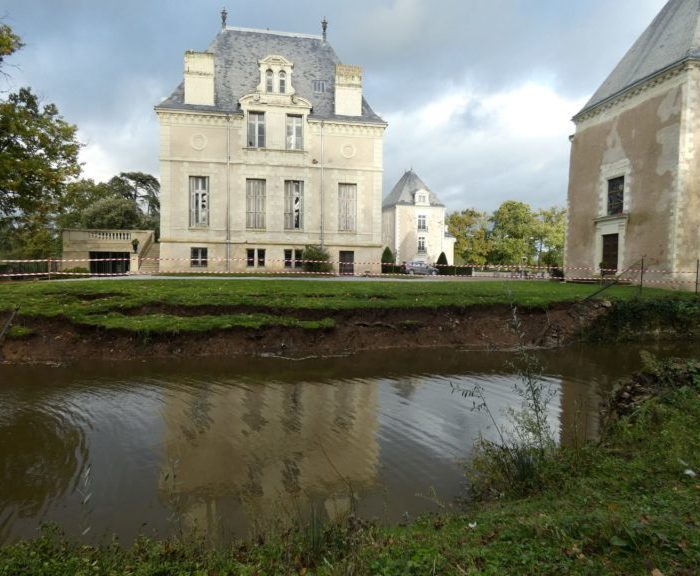 douves effondrées château